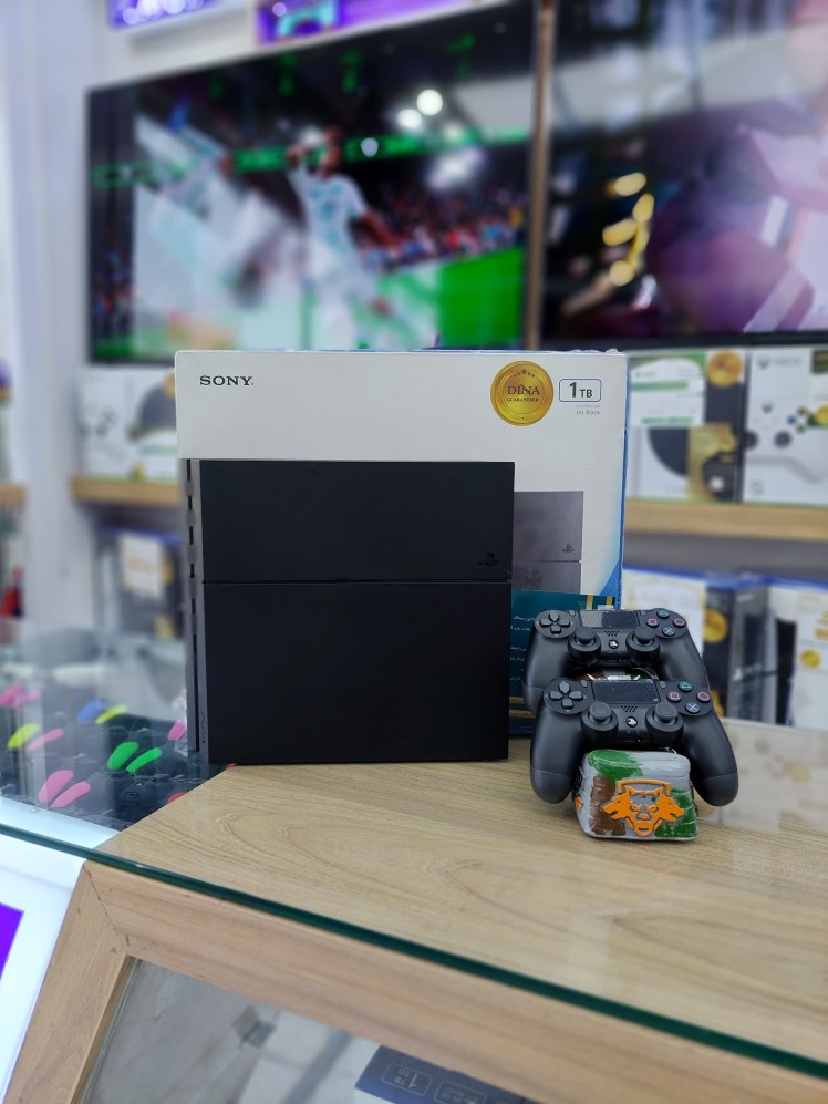 کنسول PS4 فت 1ترابایت استوک امارات - 12 ماه گارانتی (پکیج جشنواره)