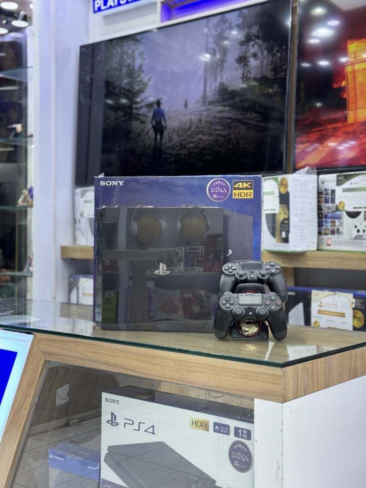 پی اس فور پرو یک ترا 18 ماه ضمانت تعویض پک بازی و دو دسته آکبند