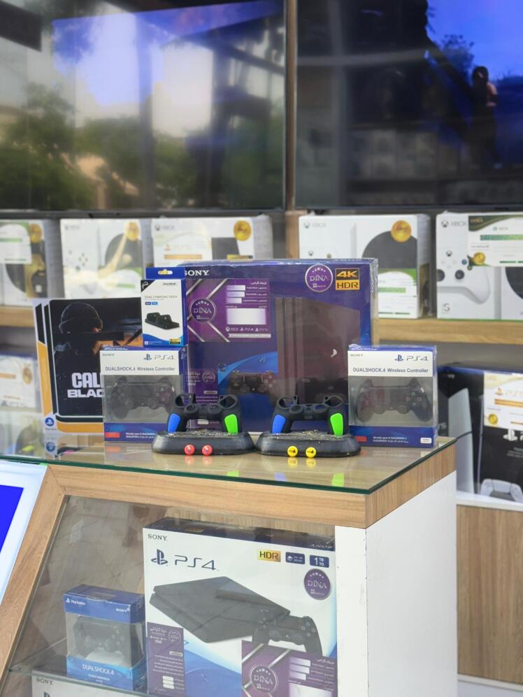 کنسول PS4 پرو 1ترابایت استوک امارات - 18 ماه گارانتی (پکیج پلاس)