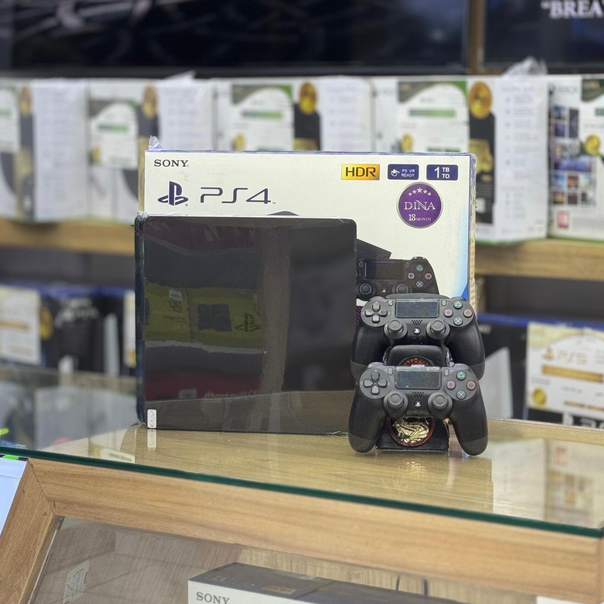  پی اس فور اسلیم یک ترا 18 ماه ضمانت تعویض پک بازی و دو دسته آکبند 